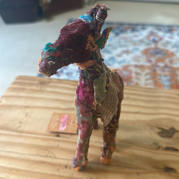 Portofino Home Boho Handcrafted Indian Paper Mache Sari Fabric Giraffe Figurine. - Picture 5 of 9